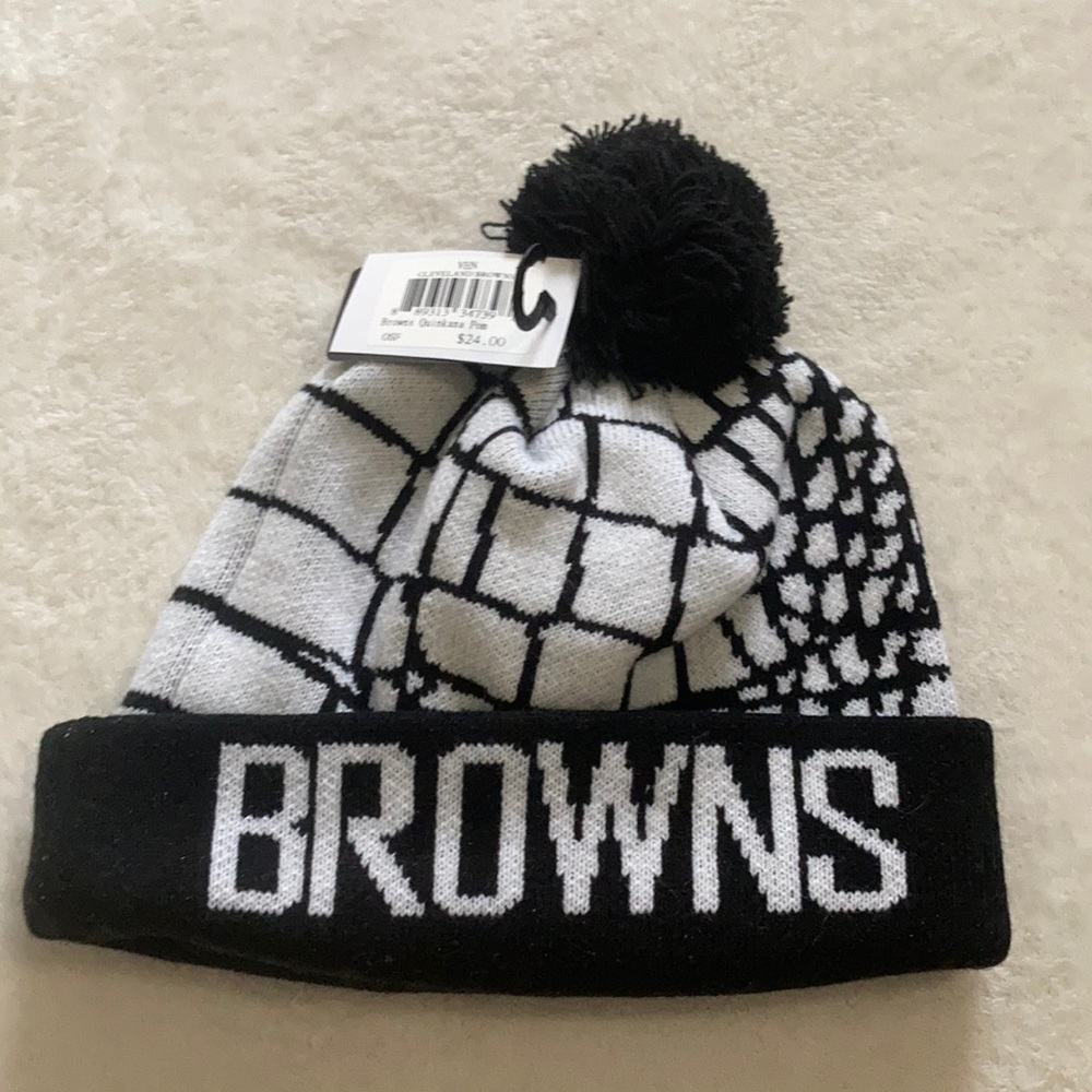 NWT Browns Pom Pom beanie
